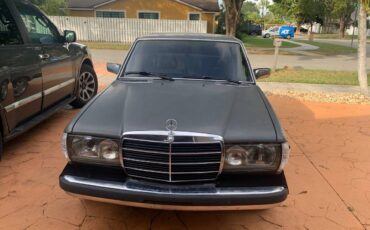 Mercedes-benz-300-diesel-1982-2