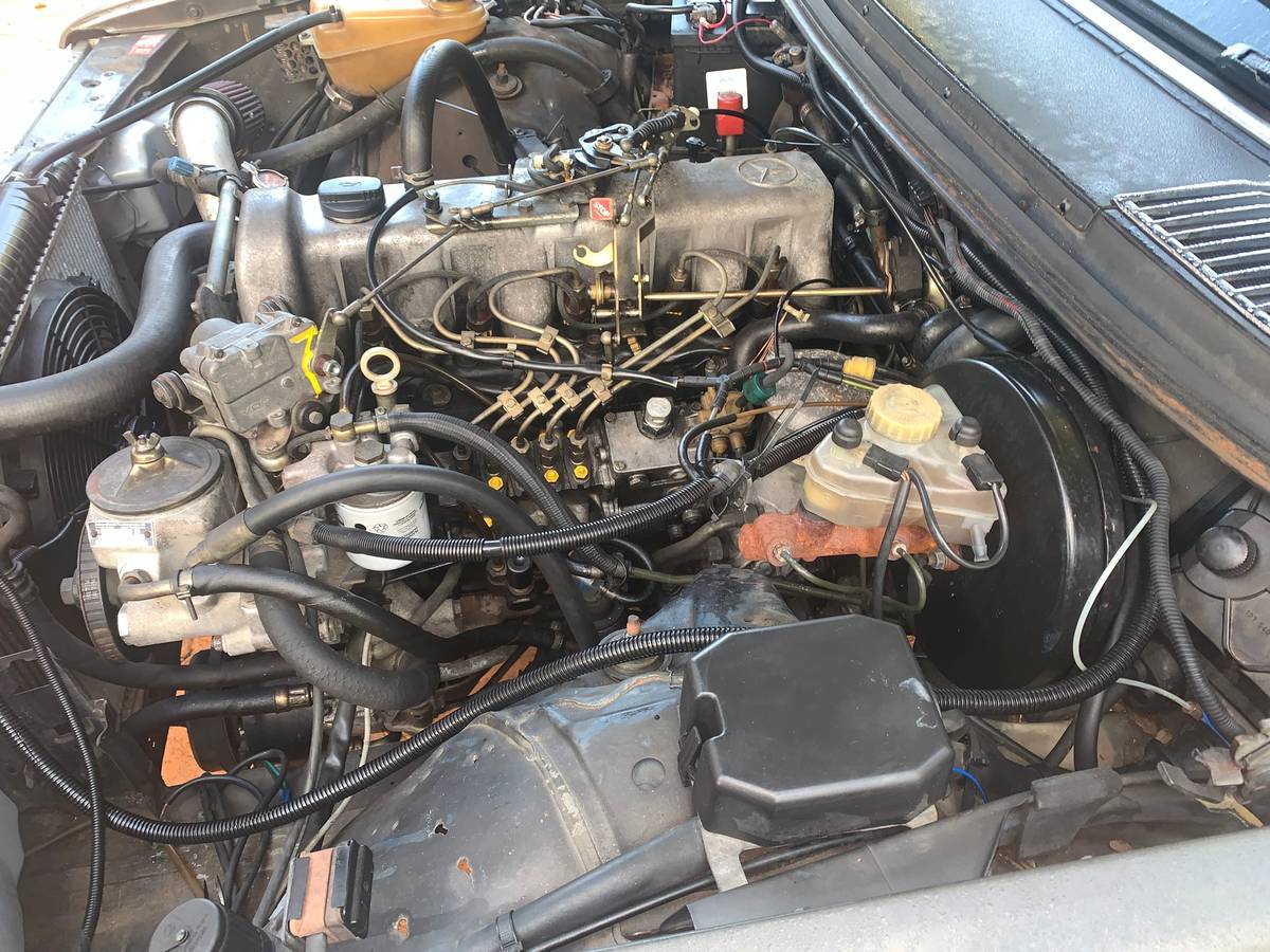 Mercedes-benz-300-diesel-1982-20