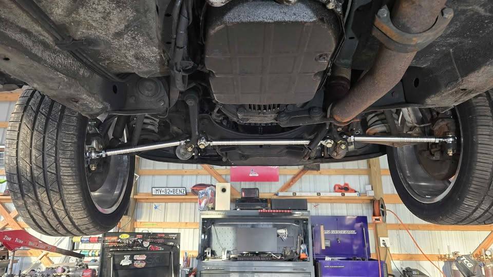 Mercedes-benz-300-diesel-1982-23