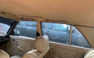 Mercedes-benz-300-diesel-1982-5