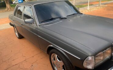 Mercedes-benz-300-diesel-1982-7