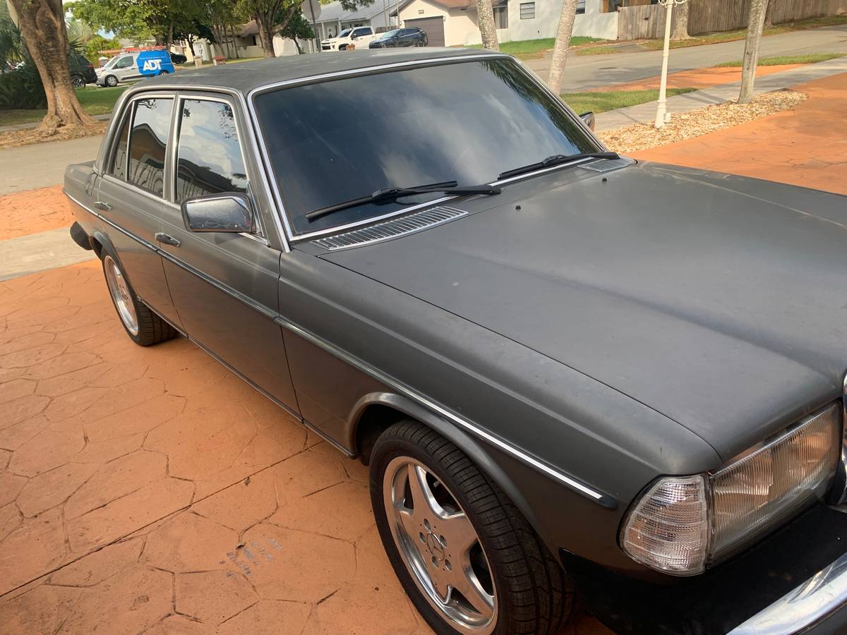 Mercedes-benz-300-diesel-1982-7