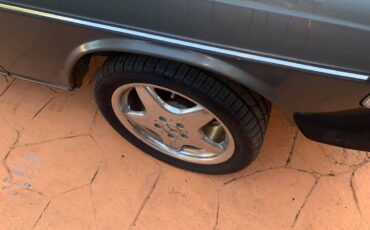 Mercedes-benz-300-diesel-1982-9