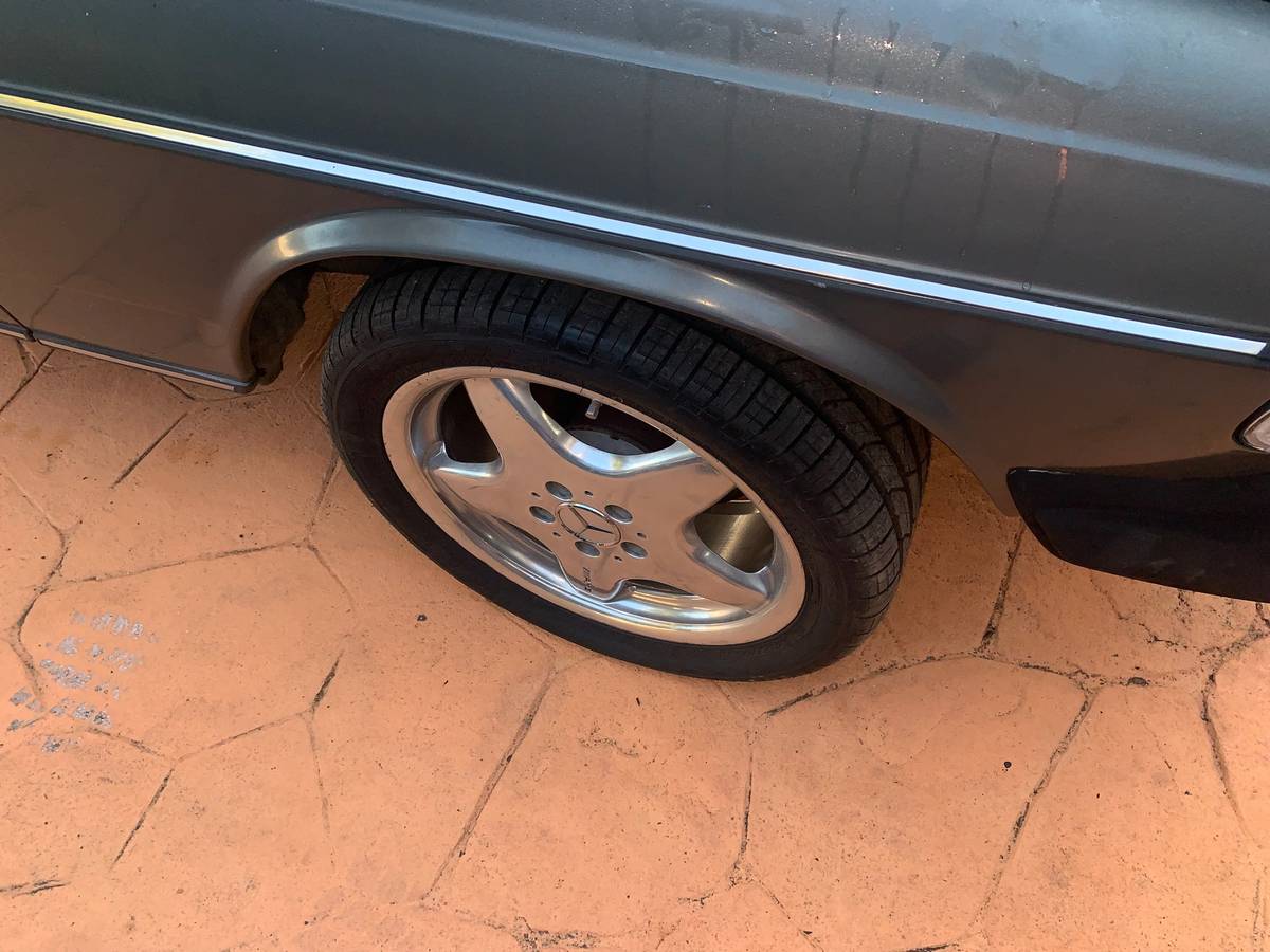 Mercedes-benz-300-diesel-1982-9