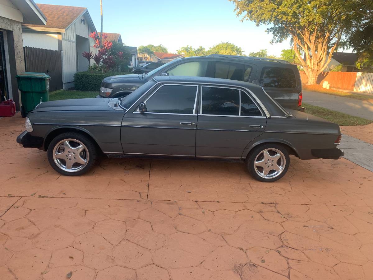 Mercedes-benz-300-diesel-1982