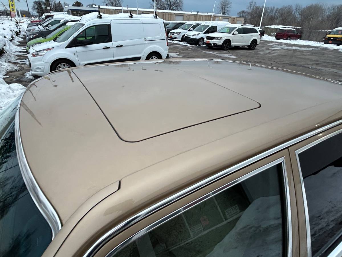 Mercedes-benz-300-diesel-1984-custom-1