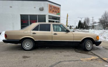 Mercedes-benz-300-diesel-1984-custom-15