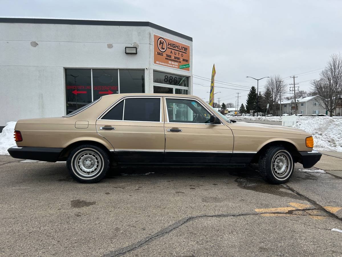 Mercedes-benz-300-diesel-1984-custom-15