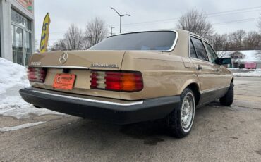 Mercedes-benz-300-diesel-1984-custom-16
