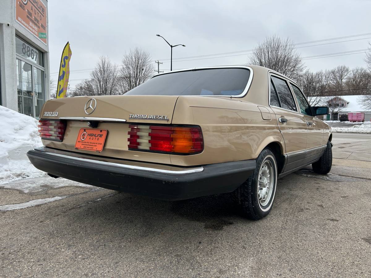 Mercedes-benz-300-diesel-1984-custom-16