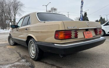 Mercedes-benz-300-diesel-1984-custom-17