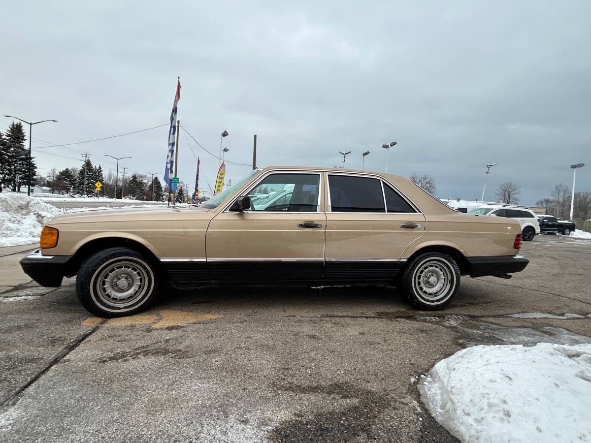 Mercedes-benz-300-diesel-1984-custom-18