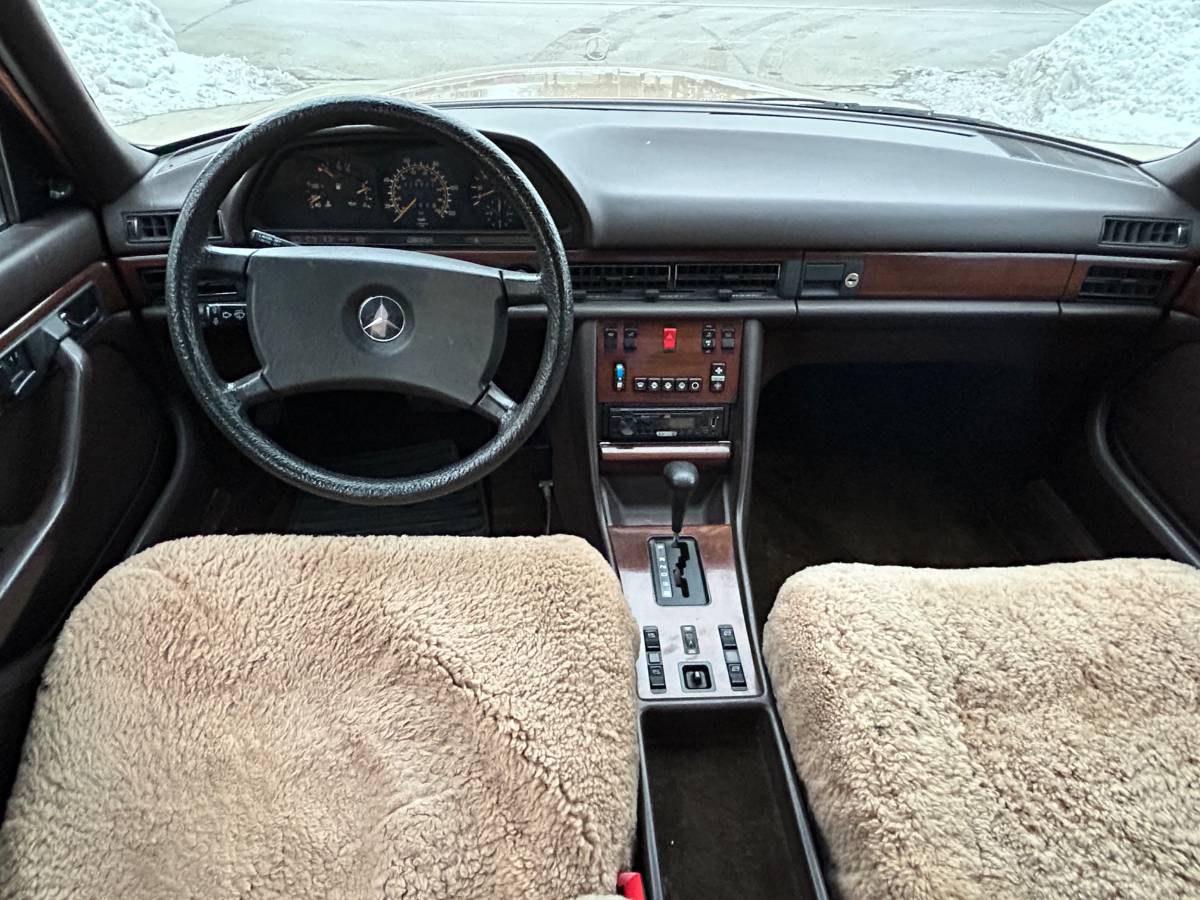 Mercedes-benz-300-diesel-1984-custom-2