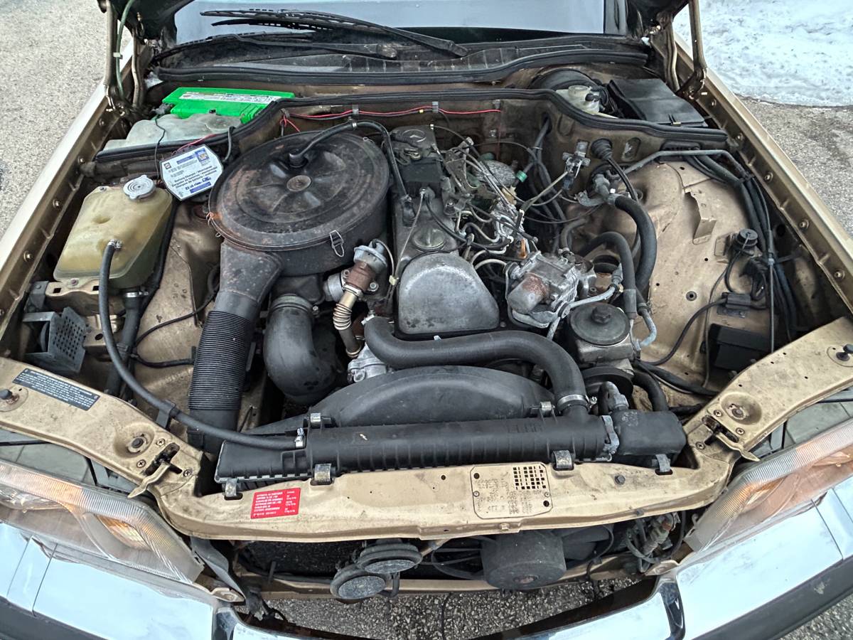 Mercedes-benz-300-diesel-1984-custom-20