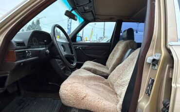 Mercedes-benz-300-diesel-1984-custom-21