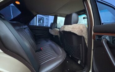 Mercedes-benz-300-diesel-1984-custom-22