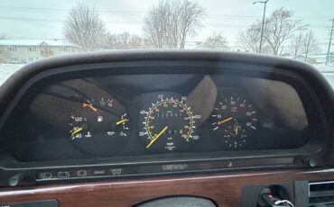 Mercedes-benz-300-diesel-1984-custom-4