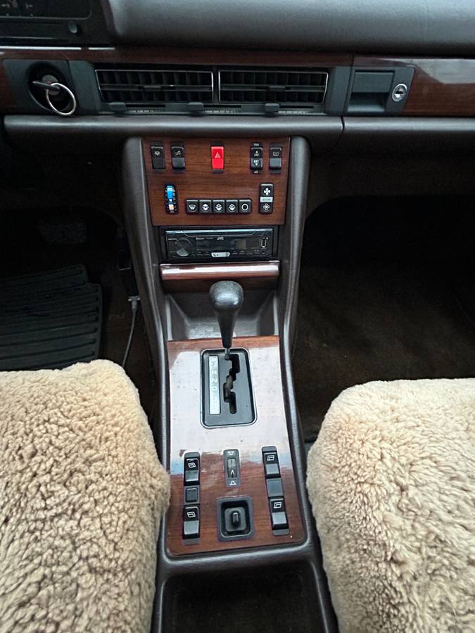 Mercedes-benz-300-diesel-1984-custom-5