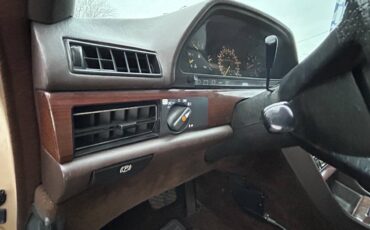 Mercedes-benz-300-diesel-1984-custom-6