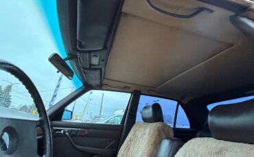 Mercedes-benz-300-diesel-1984-custom-8