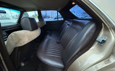 Mercedes-benz-300-diesel-1984-custom-9