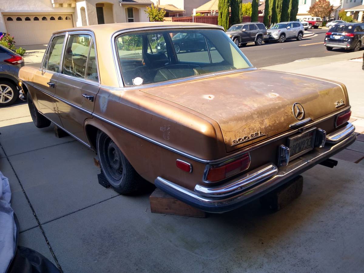 Mercedes-benz-300-sel-6.3-1969-brown-3