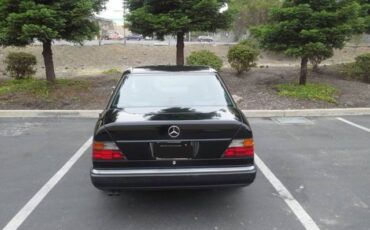Mercedes-benz-300-series-diesel-1993-4