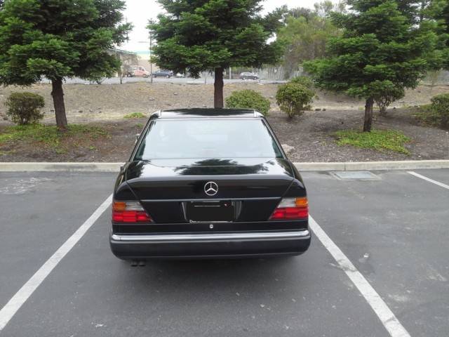 Mercedes-benz-300-series-diesel-1993-4