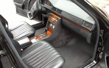 Mercedes-benz-300-series-diesel-1993-6