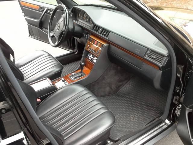 Mercedes-benz-300-series-diesel-1993-6