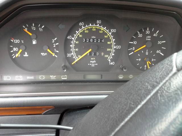 Mercedes-benz-300-series-diesel-1993-9