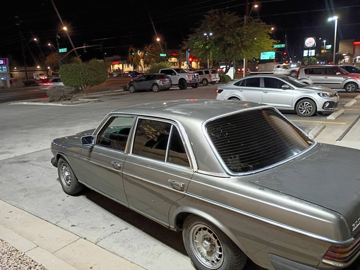 Mercedes-benz-300-td-1982-silver-11