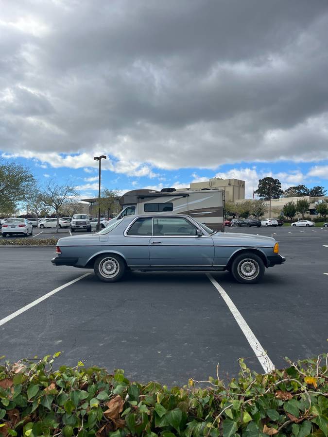 Mercedes-benz-300cd-diesel-1978-blue-3