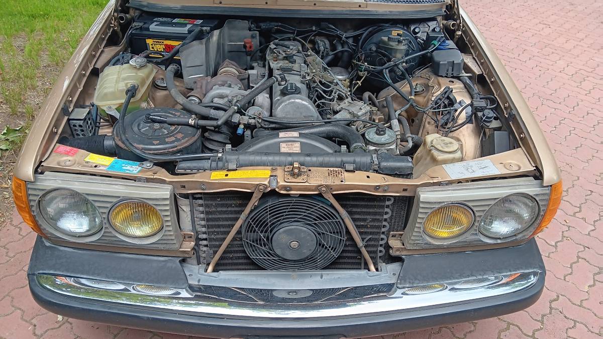 Mercedes-benz-300cd-turbodiesel-coupe-1985-brown-17