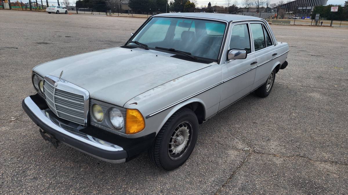 Mercedes-benz-300d-diesel-1983-grey-1