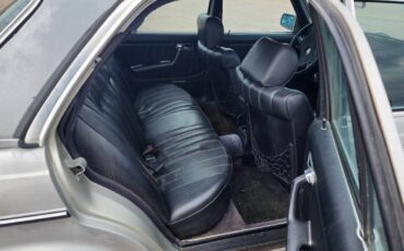 Mercedes-benz-300d-diesel-1983-grey-13