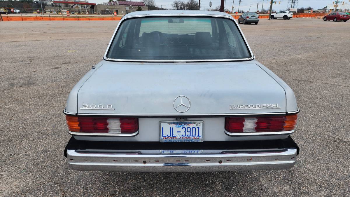 Mercedes-benz-300d-diesel-1983-grey-3