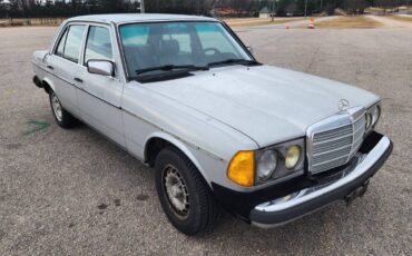 Mercedes-benz-300d-diesel-1983-grey-6