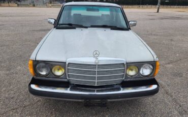 Mercedes-benz-300d-diesel-1983-grey-7