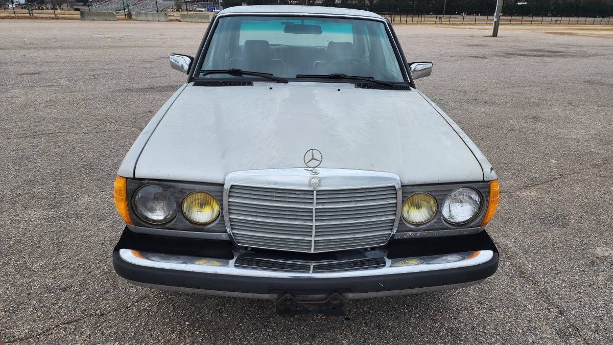 Mercedes-benz-300d-diesel-1983-grey-7