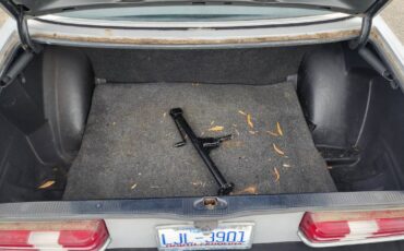 Mercedes-benz-300d-diesel-1983-grey-8