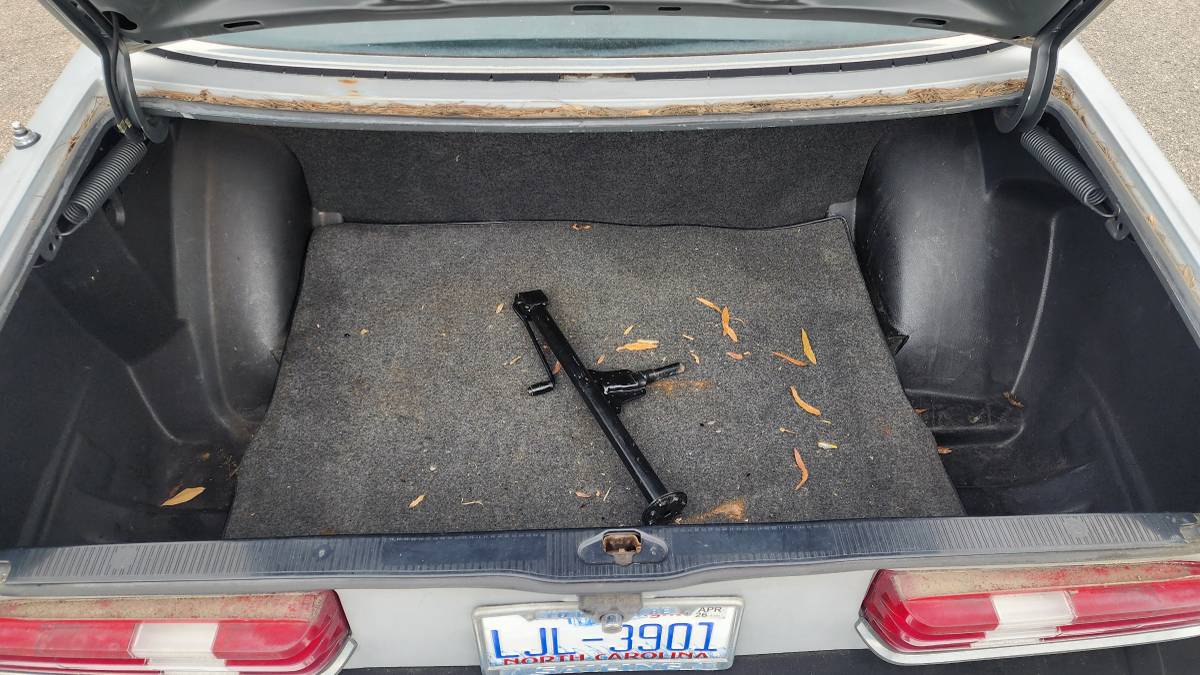 Mercedes-benz-300d-diesel-1983-grey-8