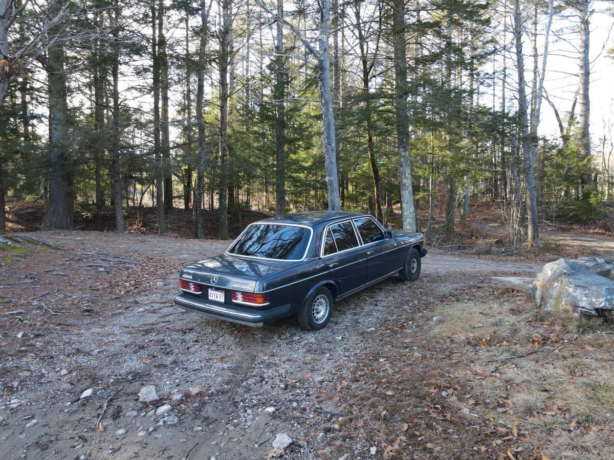 Mercedes-benz-300d-diesel-1984-blue-2