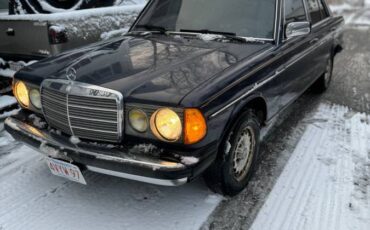 Mercedes-benz-300d-diesel-1984-blue
