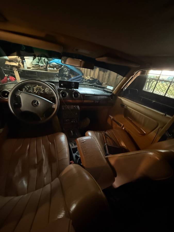 Mercedes-benz-300d-diesel-1984-blue-5