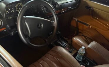 Mercedes-benz-300d-diesel-1984-blue-6
