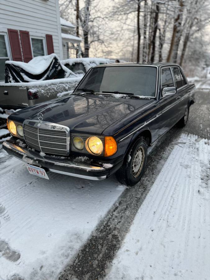 Mercedes-benz-300d-diesel-1984-blue