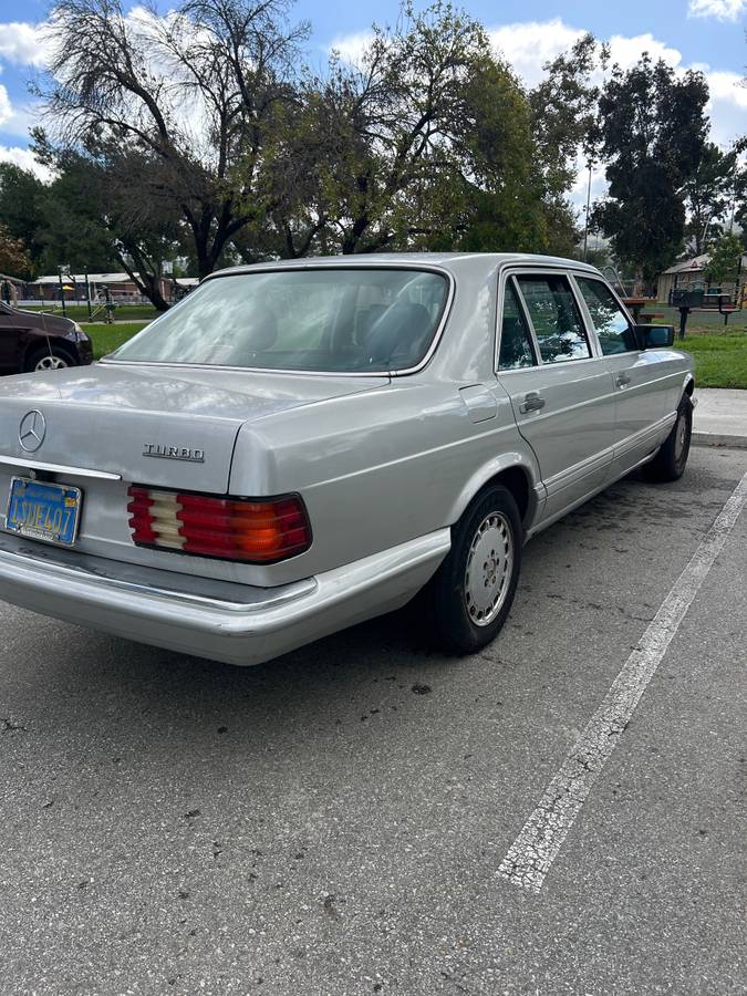 Mercedes-benz-300d-diesel-1986-3