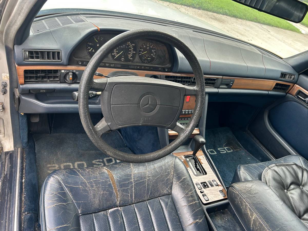 Mercedes-benz-300d-diesel-1986-6