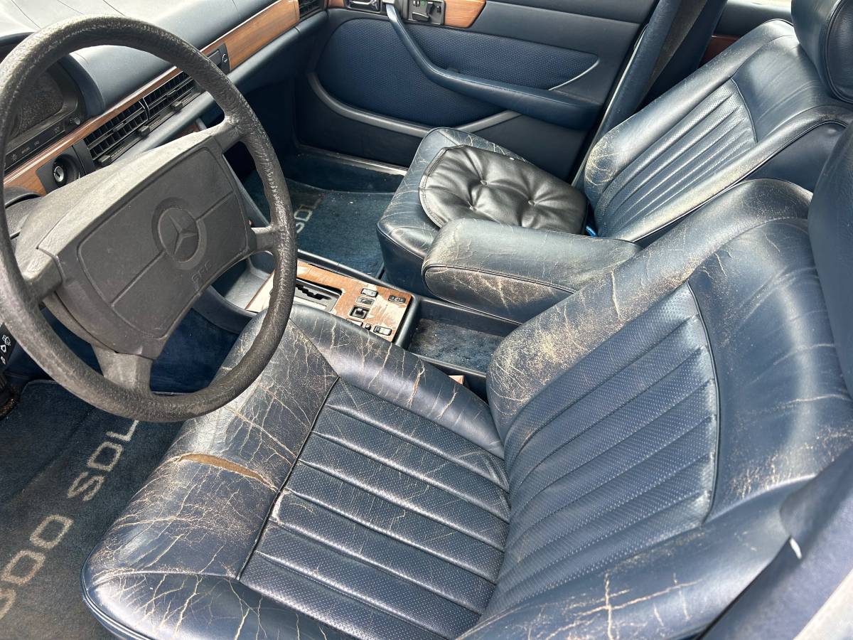 Mercedes-benz-300d-diesel-1986-7